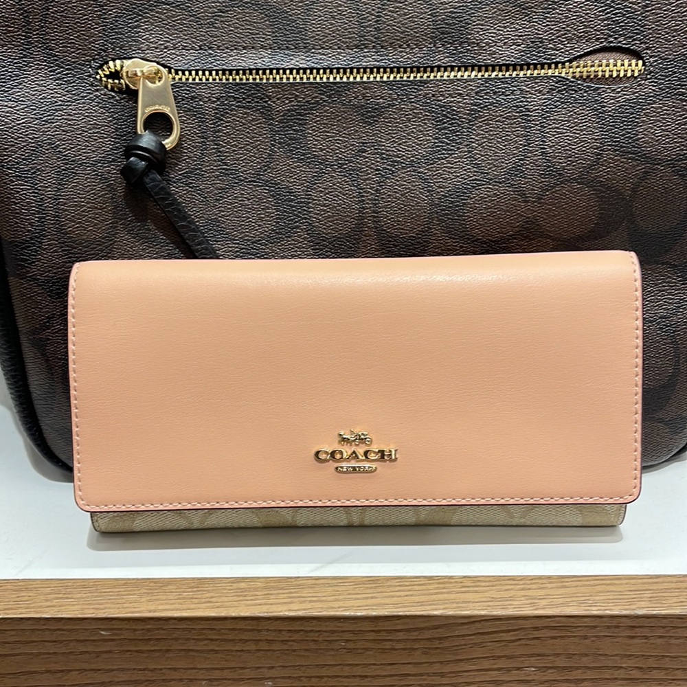 Coach Slim Trifold Wallet In Signature Canvas
IM/Light Khaki/Faded Blush - Picture 13 of 16